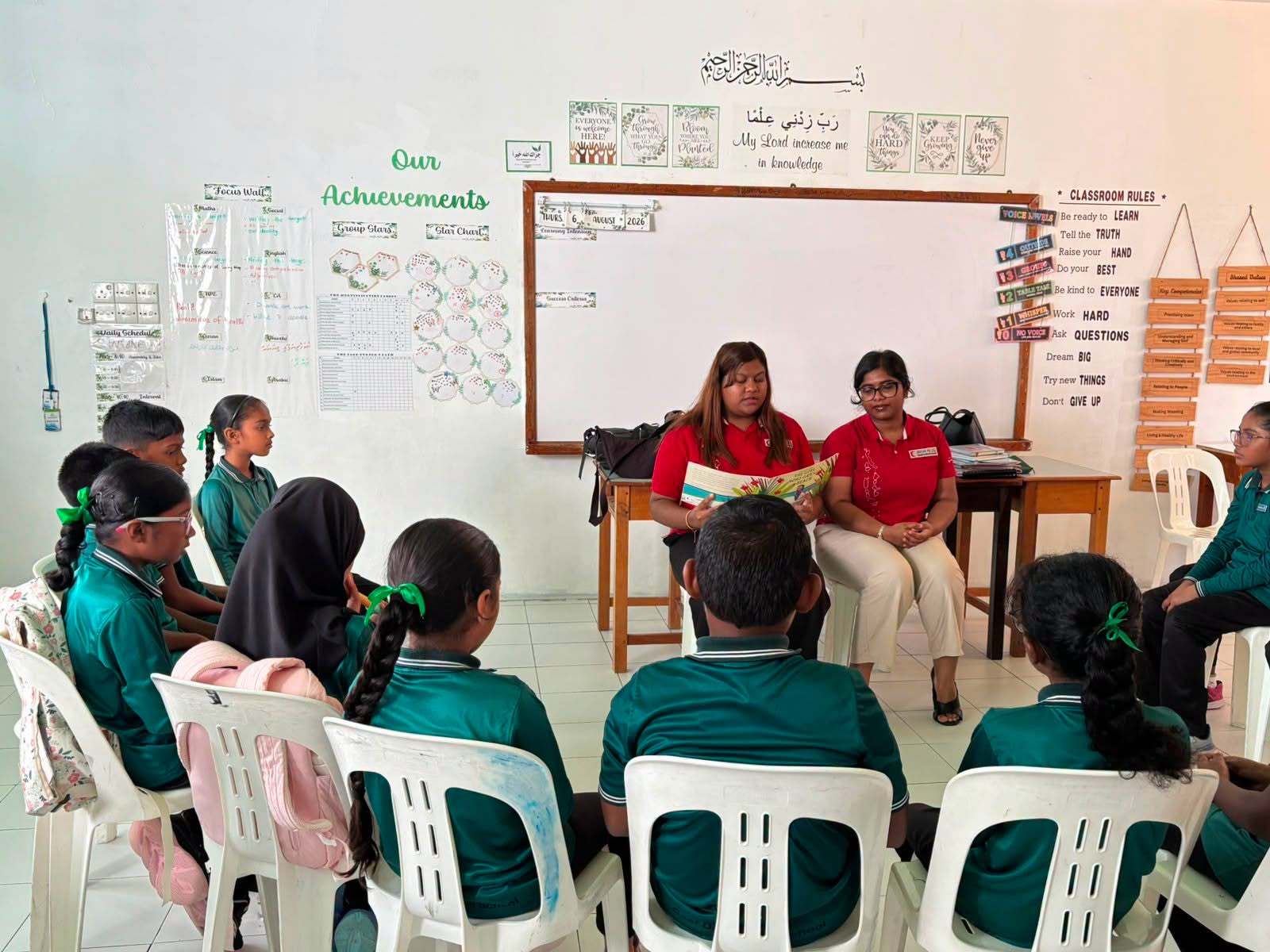 MRC Brings "The Girl Who Grew a Beach" to Students in GDh. Gadhdhoo